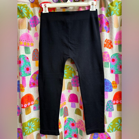 Cest Moi Bamboo 3/4 Legging. OS - Picture 2 of 4